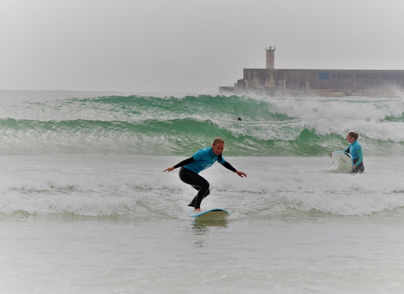 Matosinhos: Surfing-lektion med udstyr