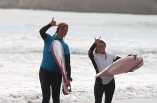 Matosinhos: Surfing Lesson mit Ausrüstung