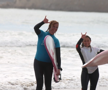 Matosinhos: Aula de surf com equipamento