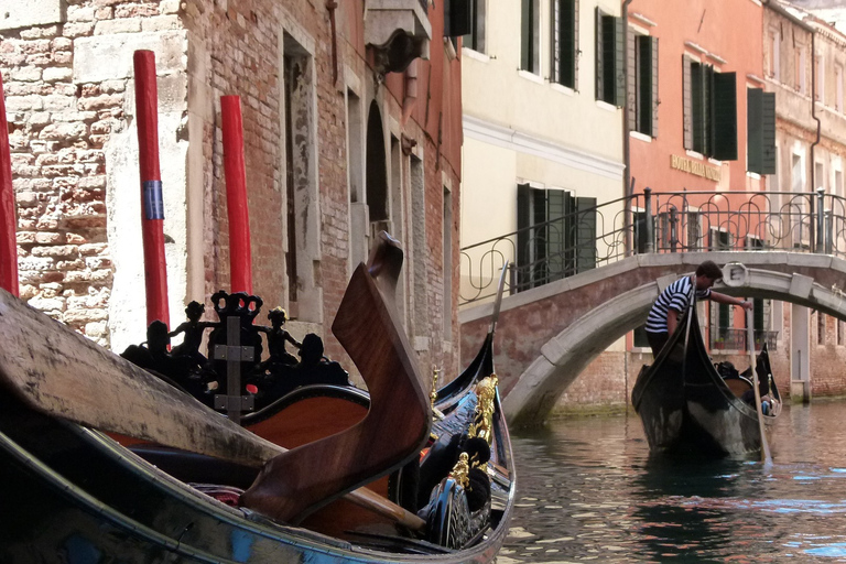 Venice: Shared Gondola TourPublic Gondola Tour at 11 AM