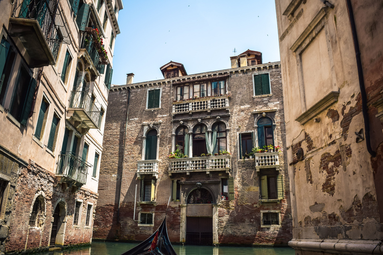 Venice: Shared Gondola TourPublic Gondola Tour at 11 AM