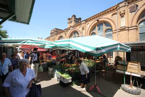 Warsaw: Private Food and History Tour in a Retro Minibus
