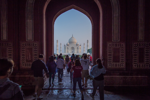 Taj Mahal: visite de groupe partagée avec transfert de New DelhiPrise en charge et retour à l'hôtel