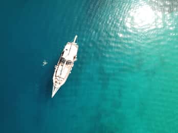 Athen: Tagestour mit Segeln nach Angistri, Moni und Ägina Athen: Tagestour mit Segeln nach Angistri, Moni und Ägina