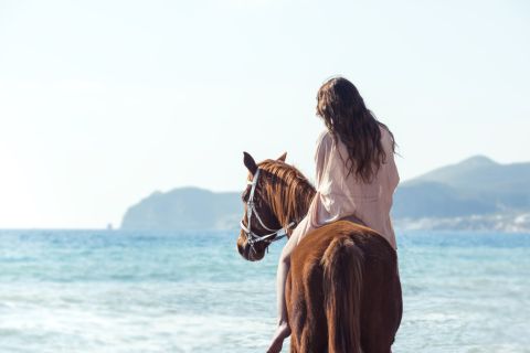 Santorini: gita a cavallo alla spiaggia di sabbia nera