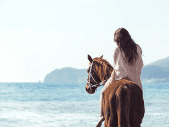 Santorini: Excursión a caballo a la Playa de Arena Negra