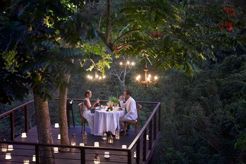 Ubud: Jantar romântico no terraço de uma árvore da floresta