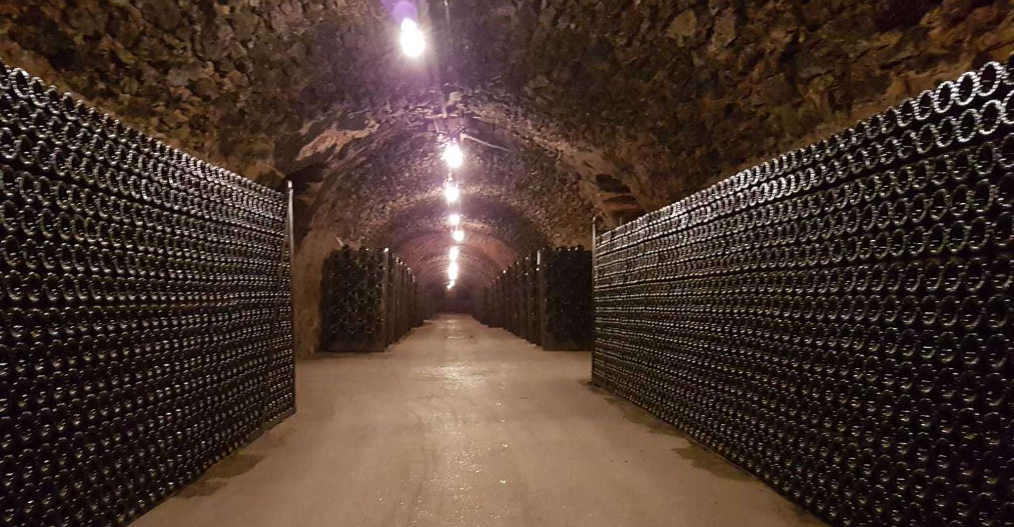 Epernay, Guided Tour of Champagne Cellar with Tastings - Housity