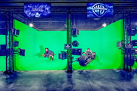 Los Angeles, Celebrity Homes Tour & Warner Bros. Studio Tour - Housity