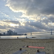 Busan: Beautiful Gwangalli Beach Morning Yoga & Photos Busan: Beautiful Gwangalli Beach Morning Yoga & Photos