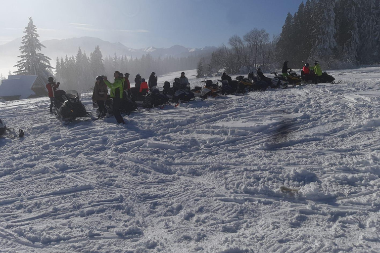 Zakopane: Excursão de snowmobiling extremo com fogueira