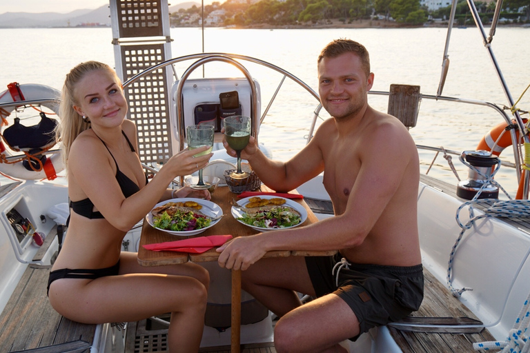 Alcúdia: Romantischer Segeltörn mit Abendessen für 2