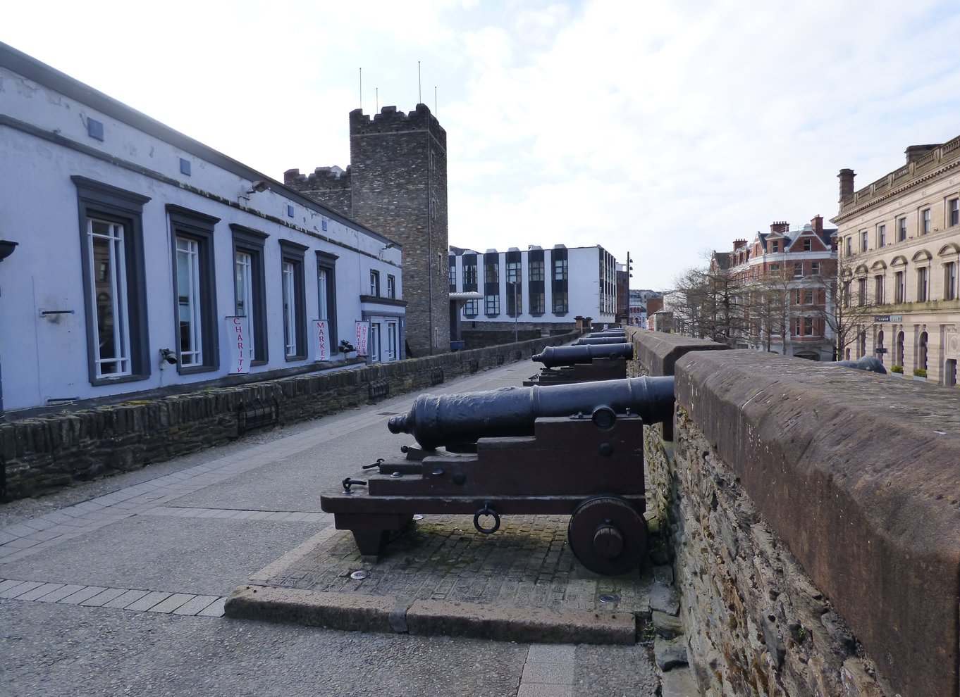 Derry: Walled City Private Tour