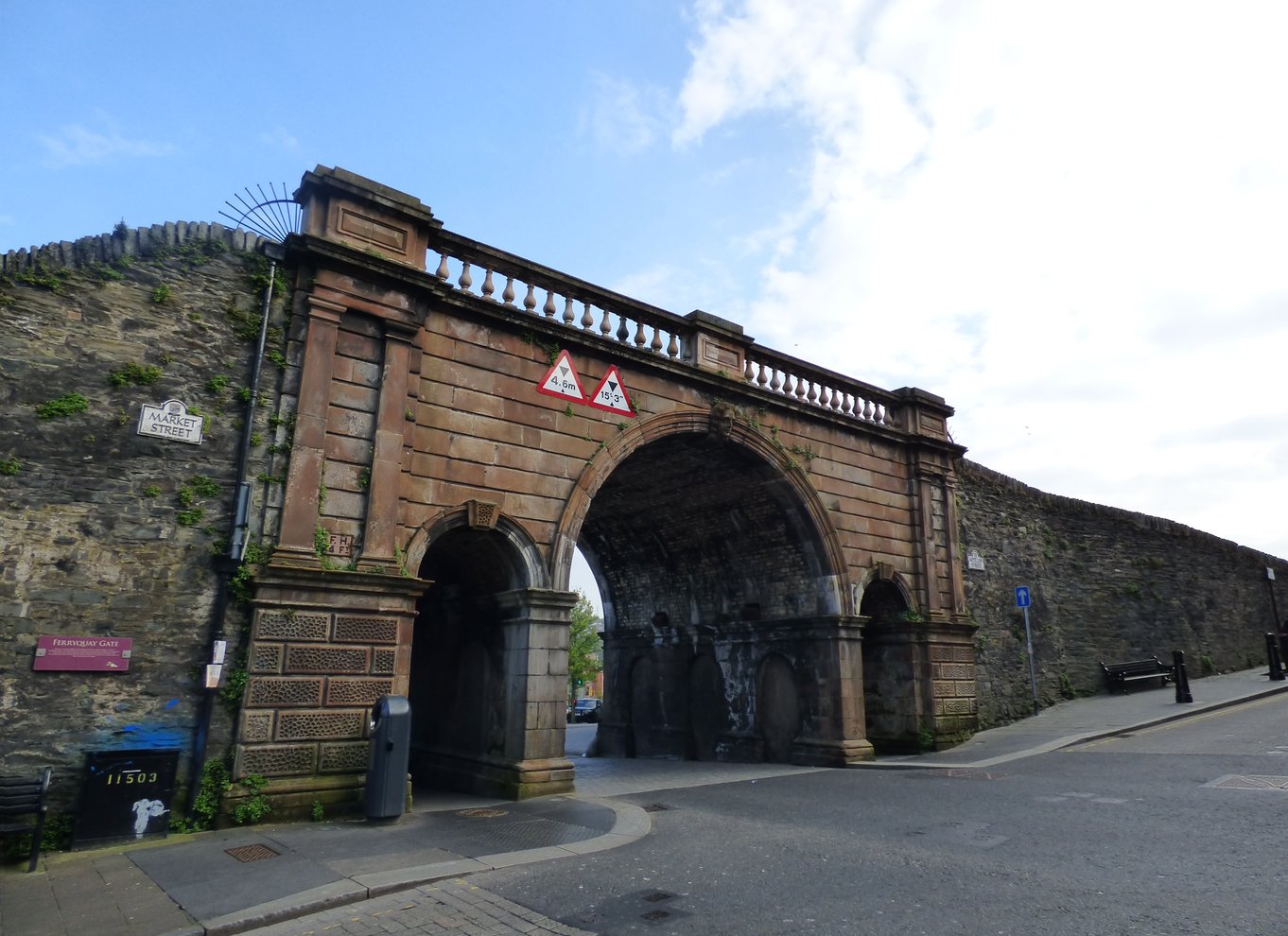 Derry: Walled City Private Tour