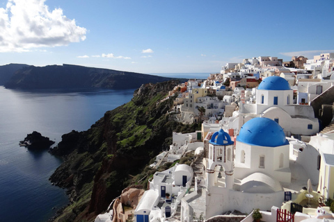 Tour em pequenos grupos em Santorini com degustação de vinhos e harmonização gastronômicaExcursão à Ilha de Santorini com degustação de vinhos e harmonização de alimento