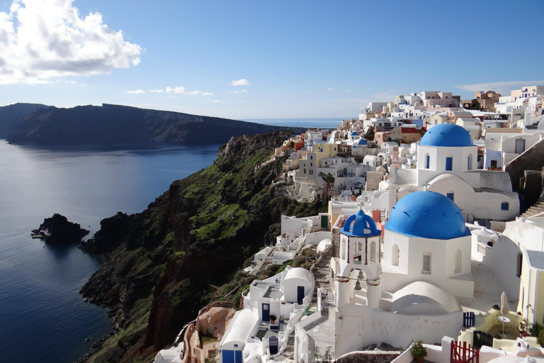 Tour em pequenos grupos em Santorini com degustação de vinhos e harmonização gastronômicaExcursão à Ilha de Santorini com degustação de vinhos e harmonização de alimento