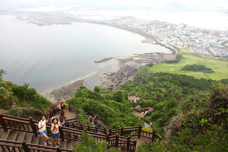 Jeju: UNESCO Sites Tour with Haenyeo Show(Eastern)