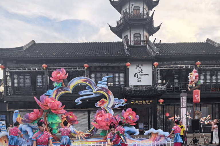 Shanghai Zhouzhuang Water Town Guided Tour with Free Time