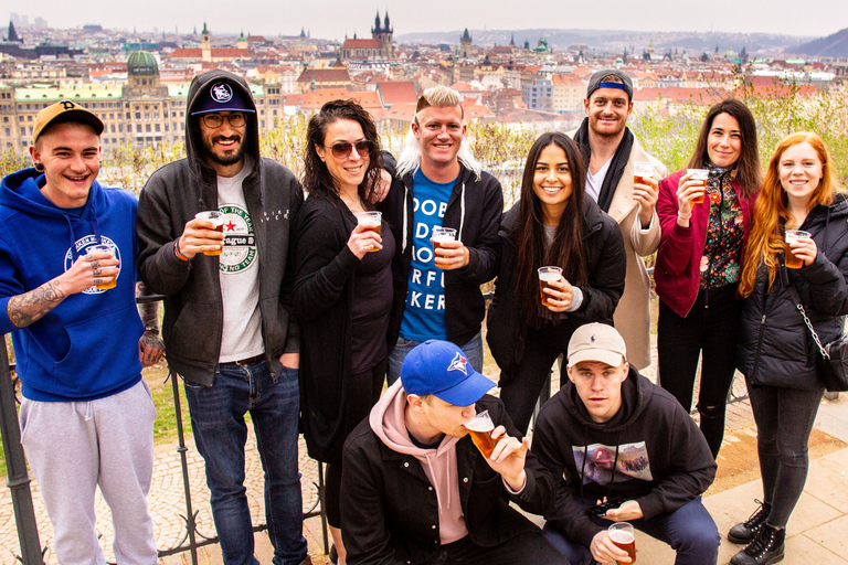 Praga: Visita al giardino della birra con degustazione di birre artigianali cechePraga: tour a piedi con degustazione di 8 birre artigianali ceche