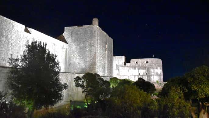 dubrovnik by night walking tour