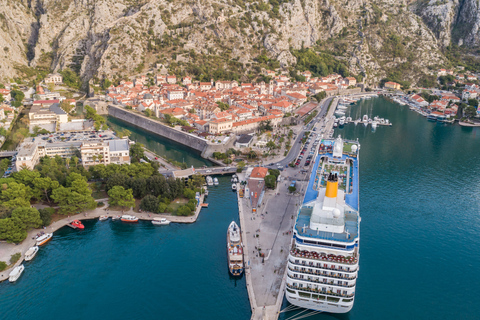 Kotor: tour turístico en autobús con paradas libres y tour a pieKotor: autobús turístico con paradas libres y recorrido a pie