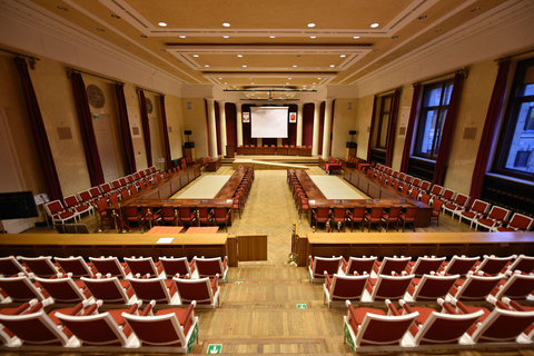 4 hour: Old Town, Royal Castle, Palace of Culture & Science Small Group Tour /inc. Pick-up/