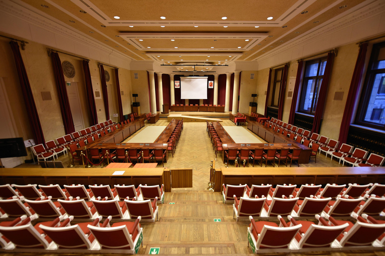 4 hour: Old Town, Royal Castle, Palace of Culture & Science Small Group Tour /inc. Pick-up/