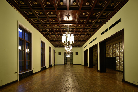 4 hour: Old Town, Royal Castle, Palace of Culture & Science Small Group Tour /inc. Pick-up/