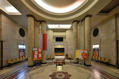 4 hour: Old Town, Royal Castle, Palace of Culture & Science Small Group Tour /inc. Pick-up/