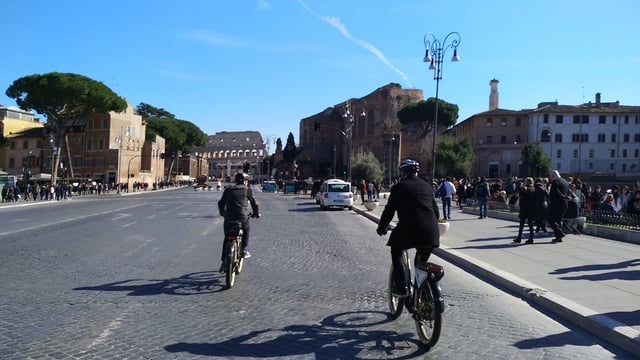 Roma: Excursión en eBike por la mañana temprano