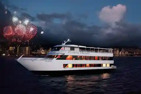 Oahu: Crociera con fuochi d'artificio del venerdì sera