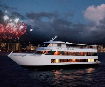 Oahu: Friday Night Fireworks Cocktail Cruise