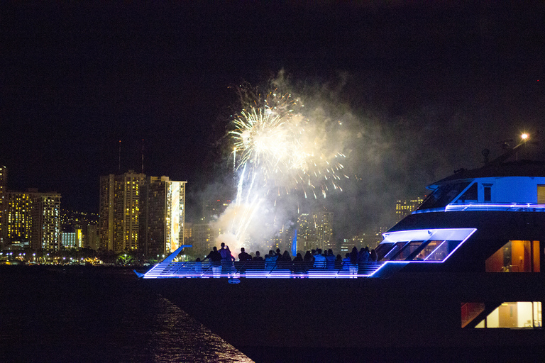 Oahu: vrijdagavond vuurwerkcocktailcruiseVrijdag vuurwerk en cocktailcruise