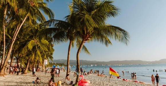 Boracay: Island and Beach-Hopping Boat Tour with Snorkeling