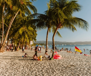 Boracay: Island and Beach-Hopping Boat Tour with Snorkeling