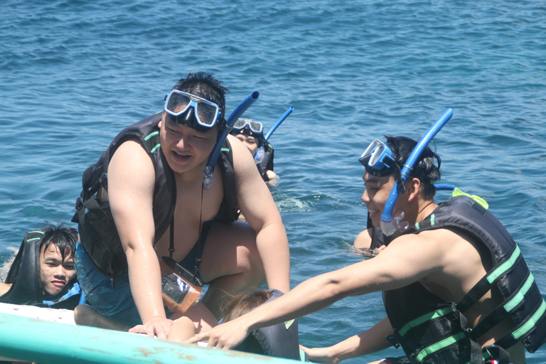 Boracay: Island and Beach-Hopping Boat Tour with SnorkelingTour Only