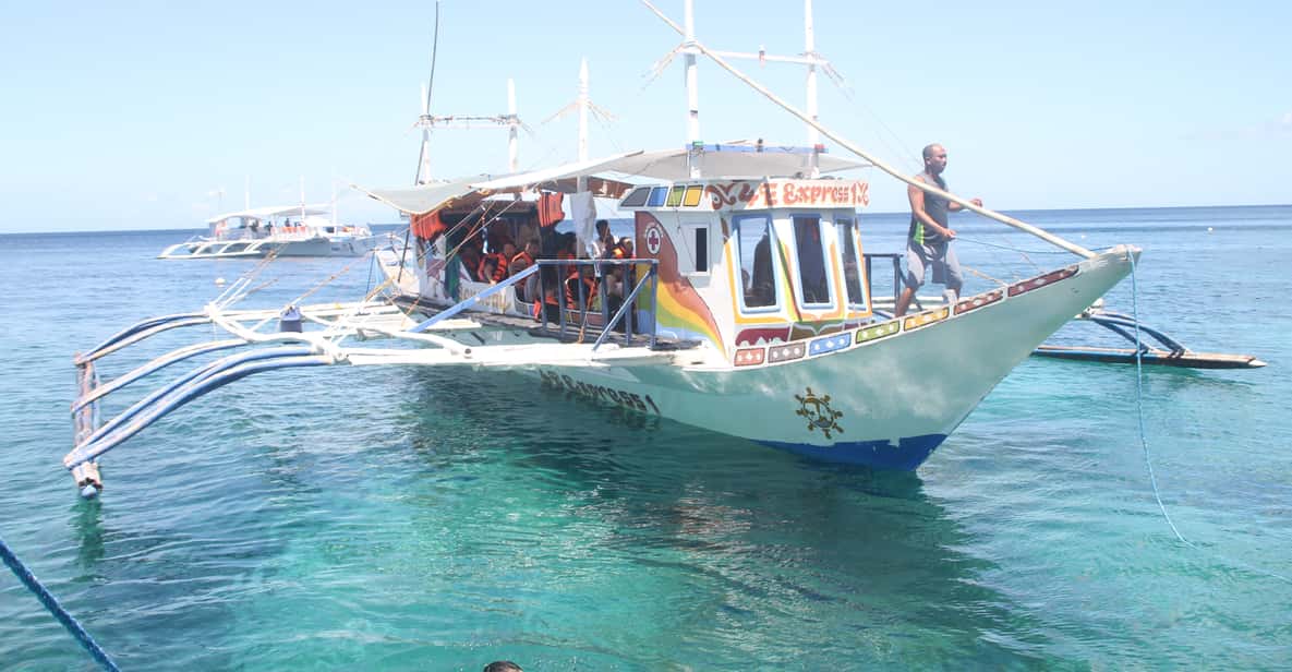 Boracay: Island and Beach-Hopping Boat Tour with Snorkeling