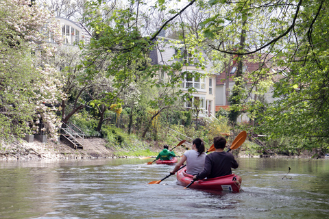 Leipzig: Karl-Heine-Canal 2 - Hour Canoe Tour