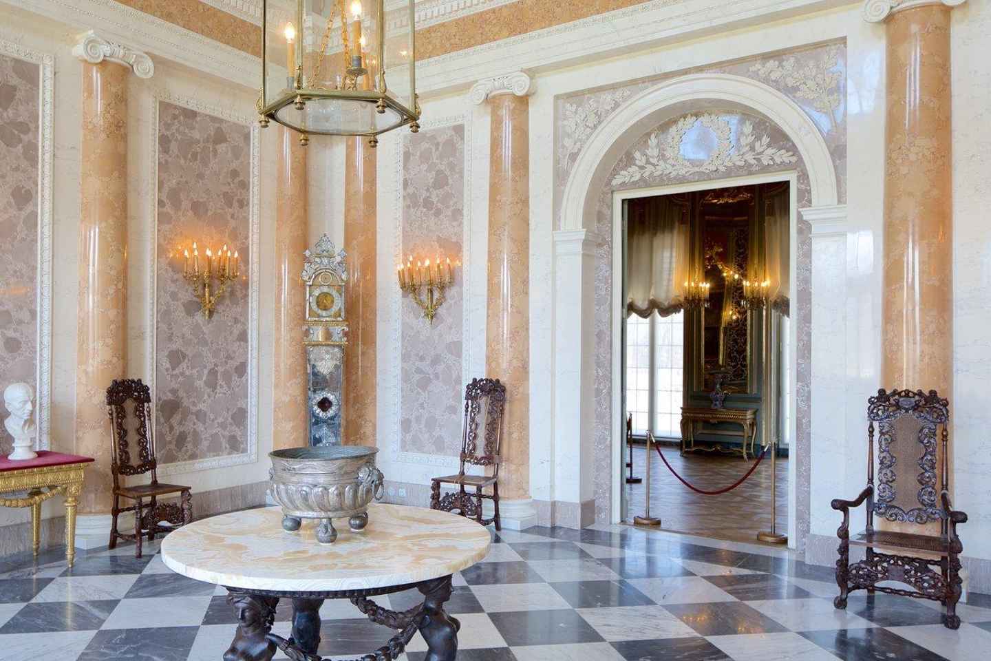 5-hour: Royal Castle, Old Town, Wilanow Palace /inc.Pick-up/