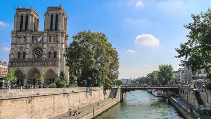 paris ile de la cite walking tour with notre dame