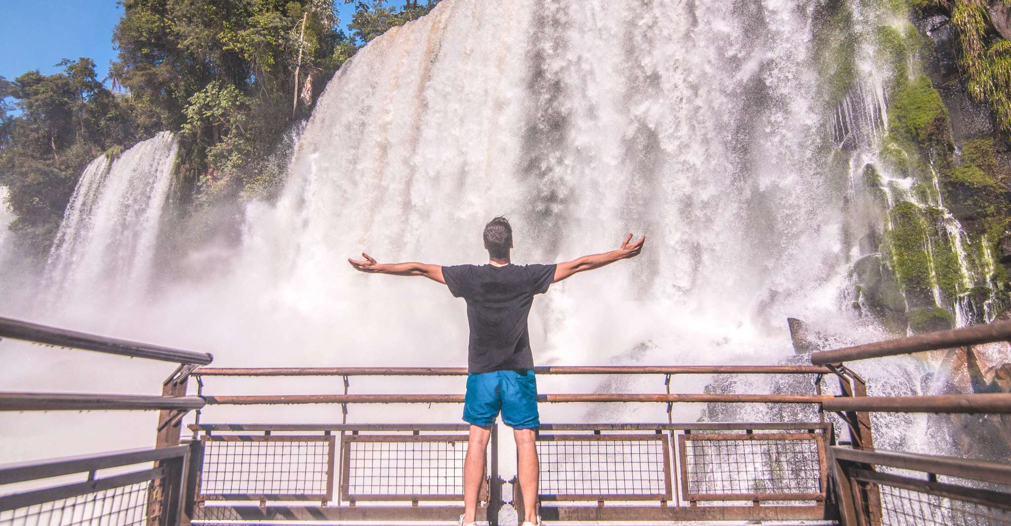 来自巴西瀑布边的伊瓜祖港 - Hizvo