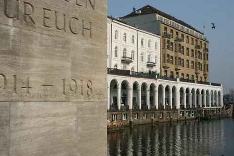 Hamburg: Guided Walking Tour
