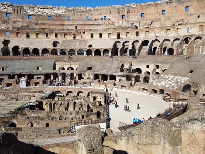 Cuantas Personas Entran En El Coliseo Romano