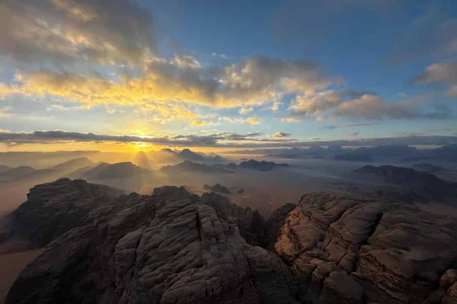 Wadi Rum: Heißluftballonfahrt bei Sonnenaufgang mit Kaffee. Foto: GetYourGuide Wadi Rum: Heißluftballonfahrt bei Sonnenaufgang mit Kaffee. Foto: GetYourGuide