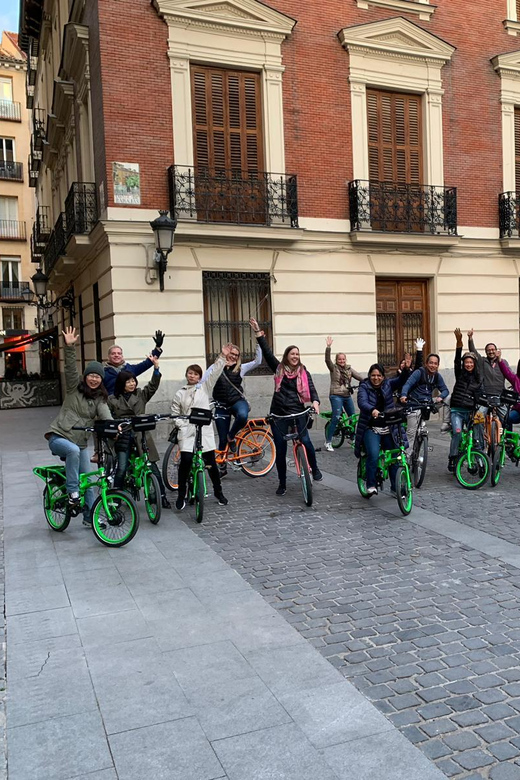 Recorrido en bici por Madrid Río y la Casa de Campo | GetYourGuide