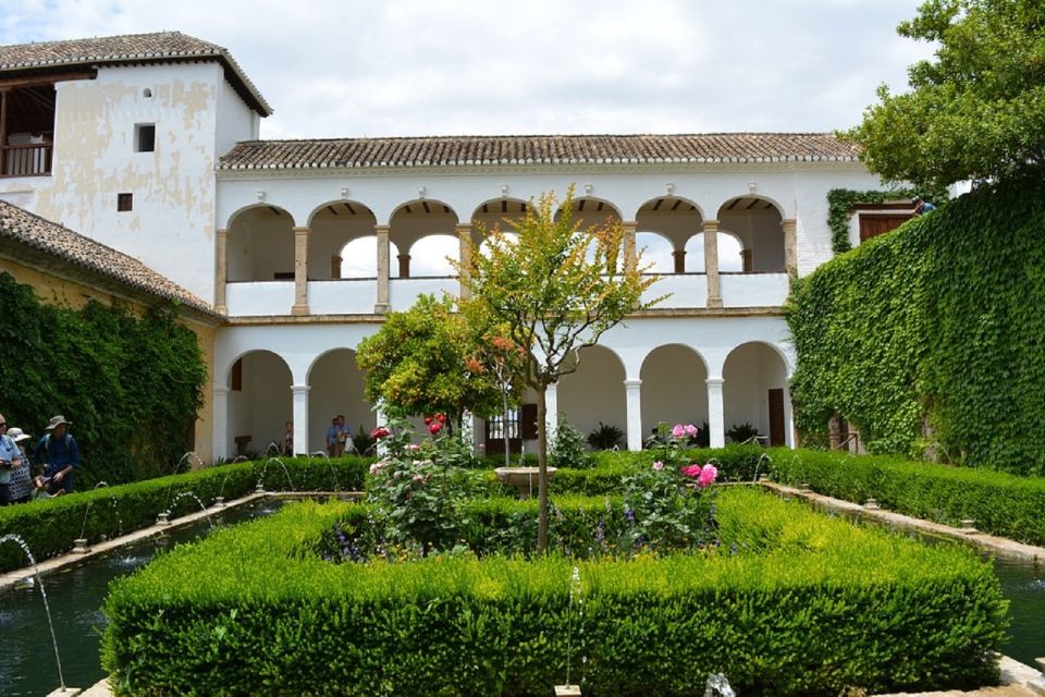 Granada: Alhambra Gardens, Generalife & Alcazaba Guided Tour