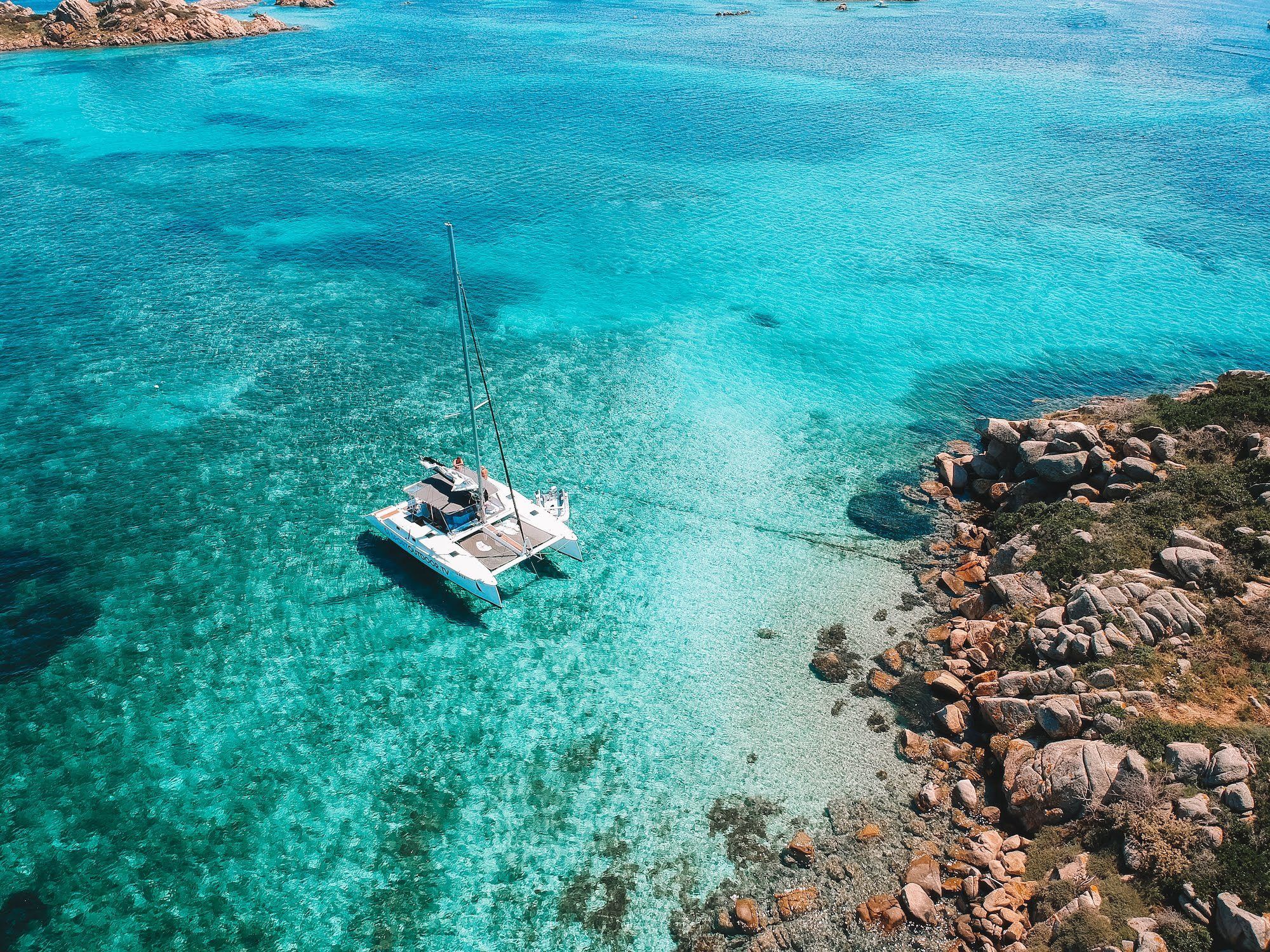 Ab Palau: Katamaran-Tour La Maddalena Archipel und Sonnenuntergang