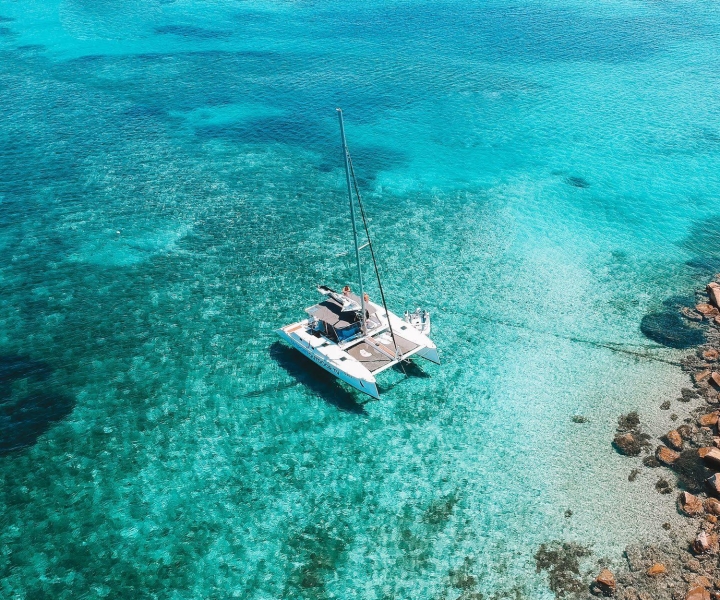 Da Palau: tour di un giorno dell'Arcipelago di La Maddalena in catamarano
