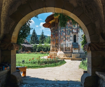 From Cluj-Napoca: 2-Day Bucovina & Painted Monasteries Tour