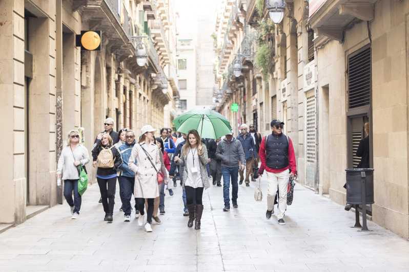 Barcelona Highlights: Bus and Walking Tour with Cable Car